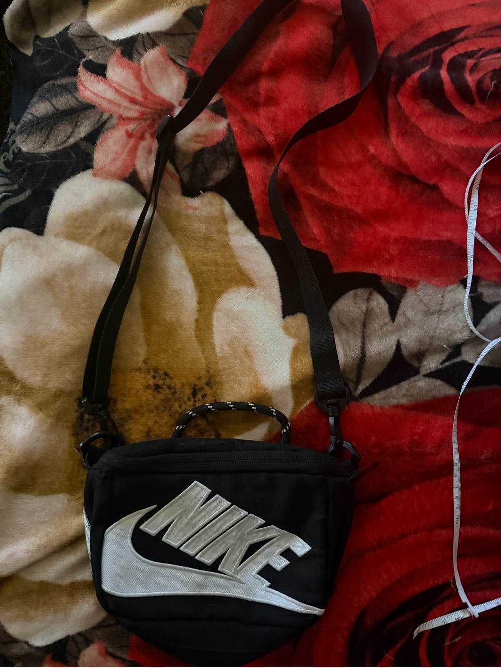 Nike Sportswear Heritage Black & White Mini Crossbody Shoulder Bag